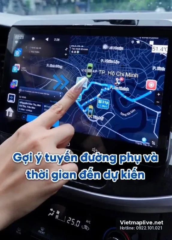 Gợi ý tuyến đường phụ và thời gian đến dự kiến trên màn hình xe ô tô