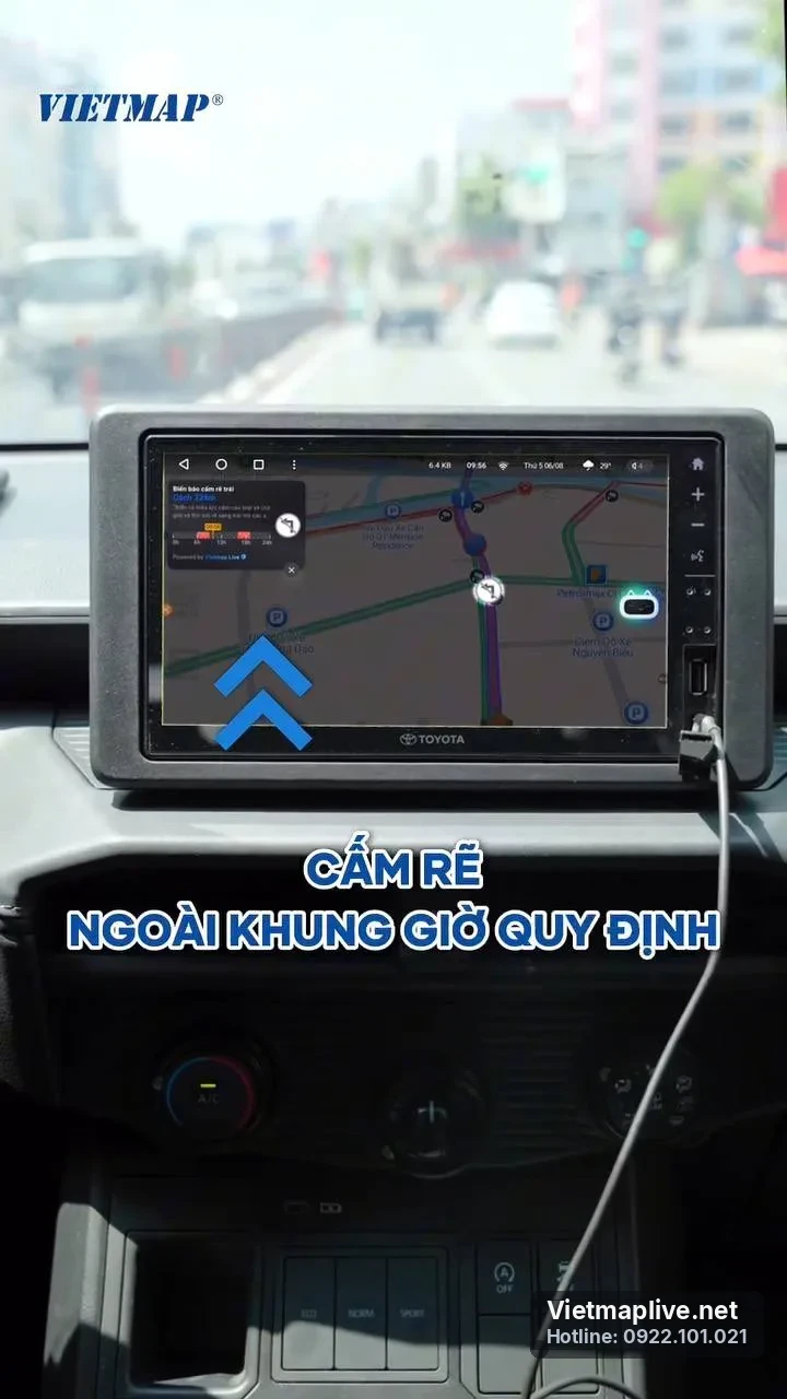 Màn hình hiển thị cảnh báo biển cấm rẽ ngoài khung giờ quy định trên VietMap Live
